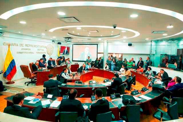 Esto es lo que dicen los polémicos artículos aprobados sobre funciones de las Adres. Foto: Colprensa. 