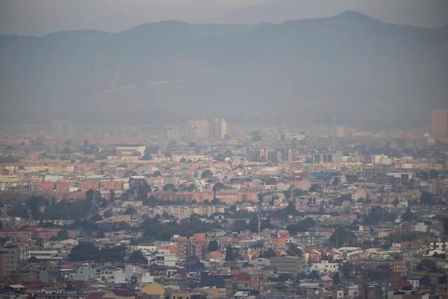 En Bogotá se mantienen concentraciones de material particulado que afectan la calidad del aire. FOTO Colprensa