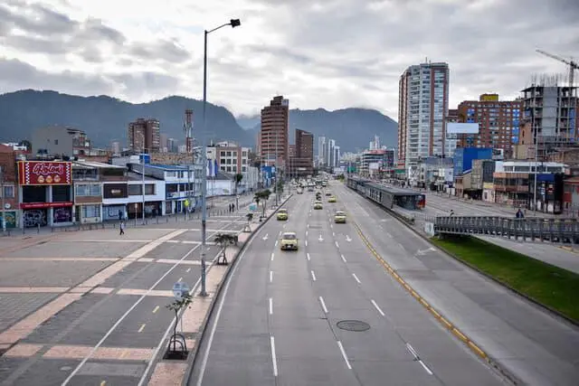 Bogotá restringe la circulación de vehículos particulares entre las 5:00 a. m. y 9:00 p. m. FOTO: Colprensa. 