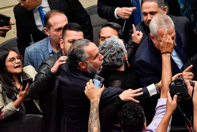 El ministro Armando Benedetti había dicho antes que el Gobierno tenía los votos suficientes asegurados, por eso su sorpresa al perder la votación. FOTO: Colprensa
