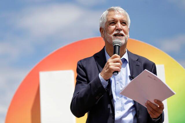 Exsecretarios de la Alcaldía rodean a “Fico” en su campaña