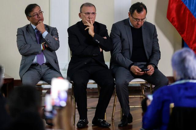 El presidente Gustavo Petro, el presidente del Senado, Roy Barreras, y el ministro del Interior, Alfonso Prada, han intentado calmar a los partidos aliados que protestan por burocracia. FOTO COLPRENSA