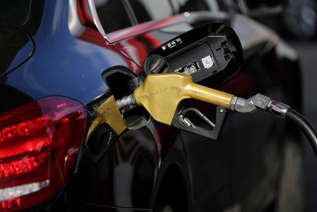 Según el gobierno nacional, es importante resaltar que, incluyendo este ajuste, Colombia sigue teniendo uno de los precios de la gasolina más competitivos de América Latina. FOTO: COLPRENSA