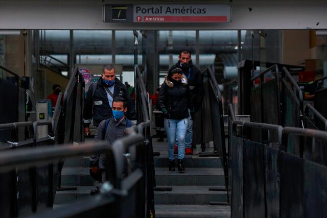 Quienes se movilicen en el transporte público de Bogotá deben usar tapabocas. FOTO: Colprensa
