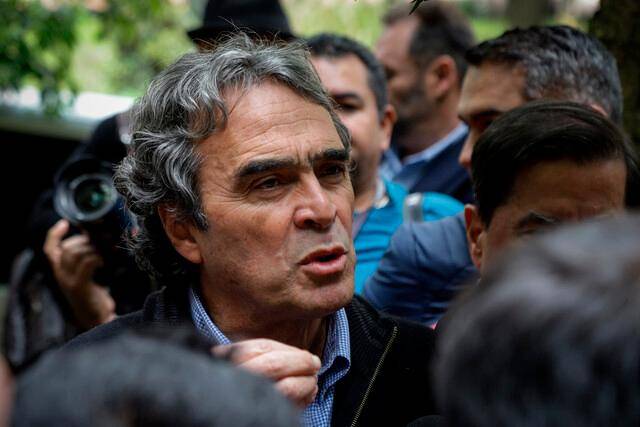 Fajardo insistió en que su propuesta busca un cambio “serio y seguro” para el país, lejos de los extremos y la polarización. FOTO: COLPRENSA