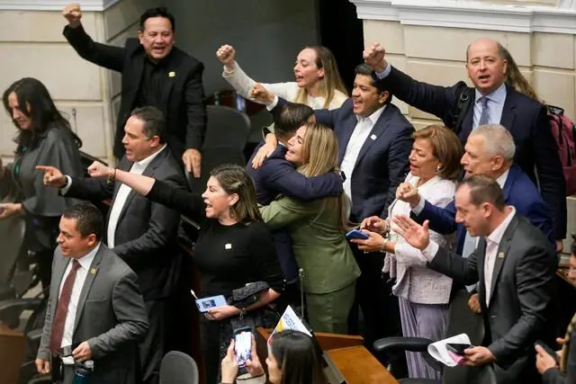 Con el respaldo de sectores independientes y de oposición, la plenaria hundió la consulta popular 2.0 con 52 votos a favor y dos en contra. FOTO: COLPRENSA