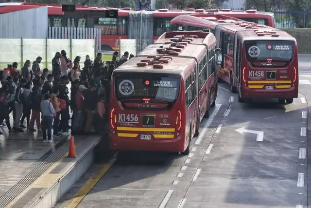 El alza del pasaje de Transmilenio para el 2026 será del 10,9 % respecto al 2024. Foto: Colprensa - Camila Díaz