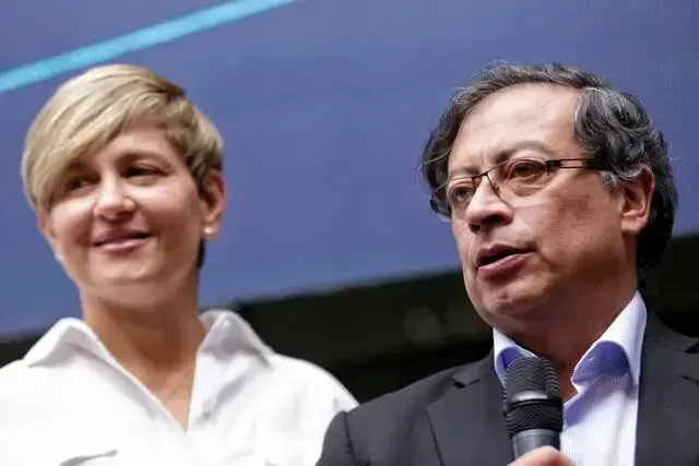 Verónica Alcocer y el saliente presidente Gustavo Petro estarían en proceso de separación. FOTO COPRENSA