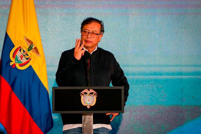 Petro le pidió al Estado Mayor Central (EMC) compromiso con el dialogo que iniciará este lunes 16 con el Gobierno Nacional. Foto: Colprensa. 