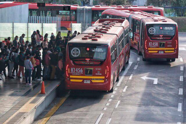 Expertos indican que los sistemas de transporte en Colombia deben mejorar su infraestructura antes de recibir más usuarios. FOTO: COLPRENSA