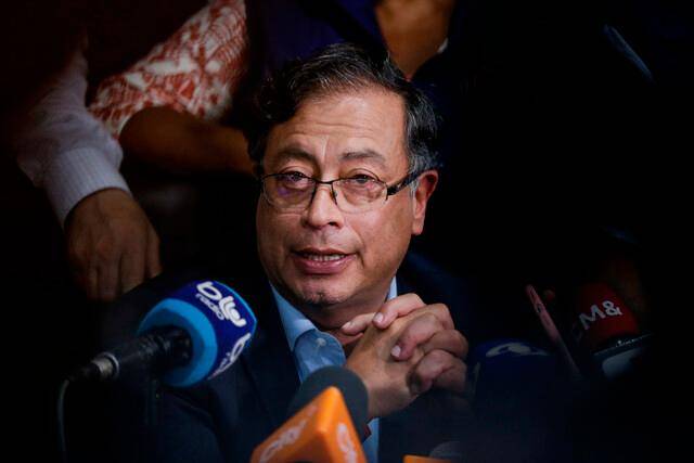 Gustavo Petro ha dejado de ir a debates para concentrarse en sus recorridos por el país. Sin embargo, sus críticos se lo cobran. FOTO: COLPRENSA