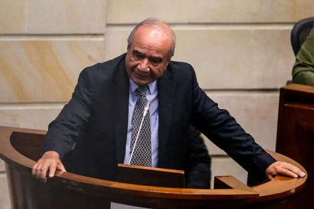 El jurista se impuso con mayorías a Karena Caselles Hernández y Didima Rico Chavarro. La terna fue presentada por el presidente Gustavo Petro. FOTO: COLPRENSA