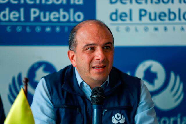 El defensor del pueblo, Carlos Camargo, sostuvo que el Estado debe tener una respuesta “contundente” en medio del fin del cese al fuego con el Clan del Golfo. FOTO: EFE