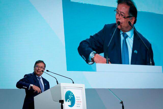 El presidente Gustavo Petro, durante su discurso en París, Francia. FOTO: CORTESÍA DE LA PRESIDENCIA.