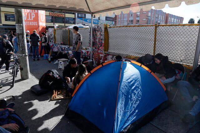 Los fanáticos hicieron fila desde el 10 de octubre, un día antes del concierto. FOTO: COLPRENSA