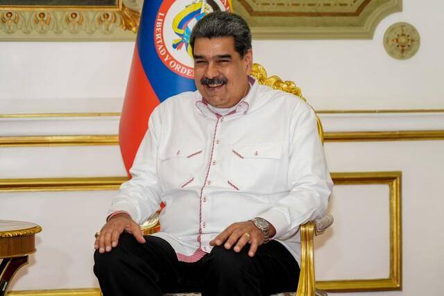 Durante un congreso del Partido Socialista Unido de Venezuela, Nicolás Maduro bromeó al asegurar que es “más famoso que Taylor Swift, Karol G y Bad Bunny”, en medio de crecientes tensiones entre Caracas y Washington. FOTO: Colprensa.