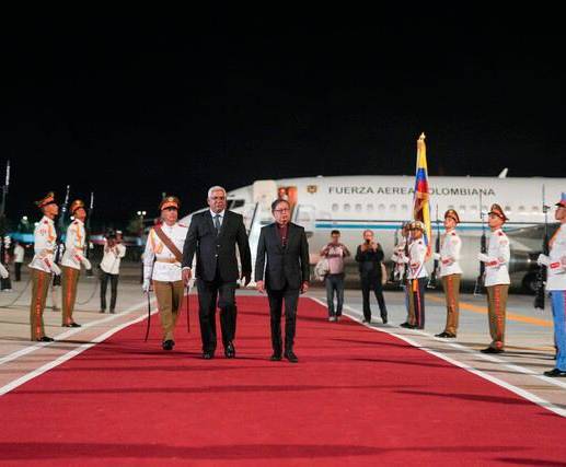 El presidente Gustavo Petro fue recibido por su homólogo cubano, Miguel Díaz-Canel. FOTO: CORTESÍA DE LA PRESIDENCIA.