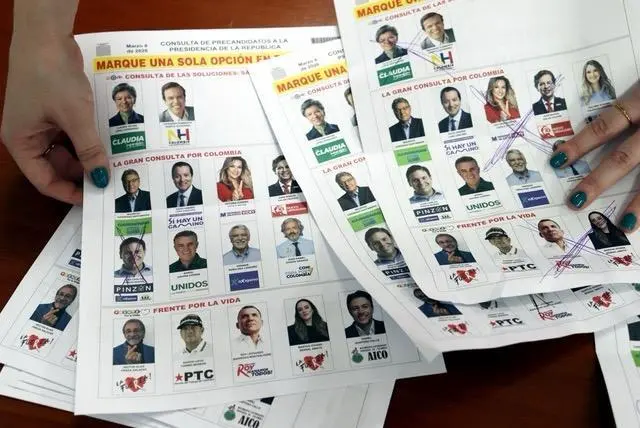 La intención de voto debe quedar clara. Si se marca el tarjetón como se ve en el segundo (de izquierda a derecha), el voto es nulo. Foto: Cortesía