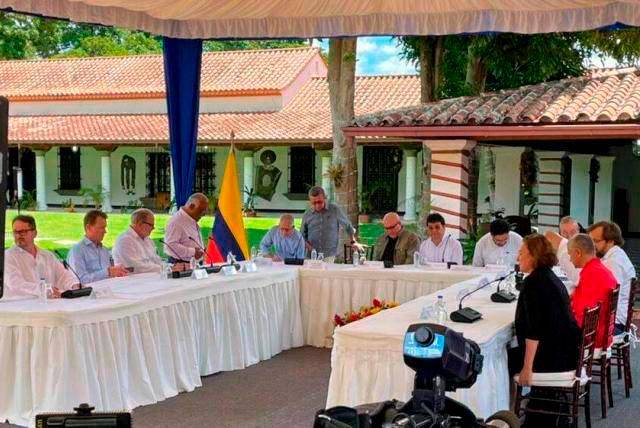 Imagen de la mesa de negociación entre el Gobierno del presidente Gustavo Petro y el ELN. FOTO: CORTESÍA