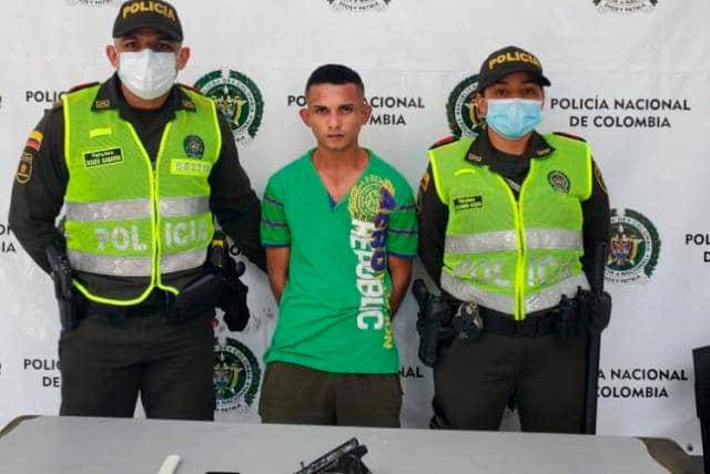 El falso artista y presunto atracador se encuentra recluido en un calabozo de la Fiscalía en Barranquilla. FOTO CORTESÍA