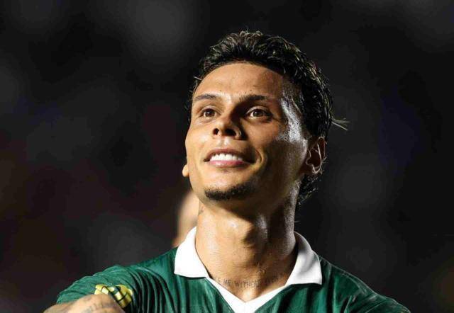 El colombiano fue el héroe de la noche, ya que marcó el tanto para la victoria en su visita a Santos y de esta manera, Palmeiras llega a siete puntos en la tabla y es líder del Grupo D. FOTO TOMADA @Palmeiras