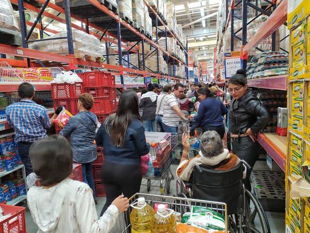 Productos del mar como <b>atún, camarón y langostinos</b>, además de <b>cacao, fríjol, harina de pescado y tableros de madera</b>, hacen parte de las importaciones que Colombia recibe desde Ecuador. FOTO: Colprensa. 