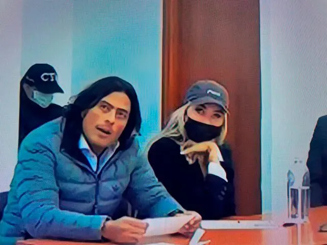 El acusado Nicolás Petro y su exesposa Daysuris Vásquez, en una de las audiencias. FOTO: COLPRENSA.