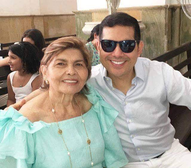 Imagen de Peter Manjarrés al lado de su madre Imelda Margarita Puerto. FOTO Tomada de Instagram