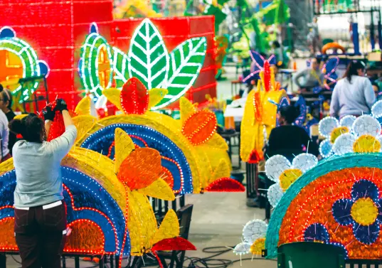 Durante todo el año, 440 personas se encargan de la elaboración de las figuras de los alumbrados navideños. <span class="mln_uppercase_mln">FOTO</span> <b><span class="mln_uppercase_mln">CAMILO SUÁREZ</span></b>