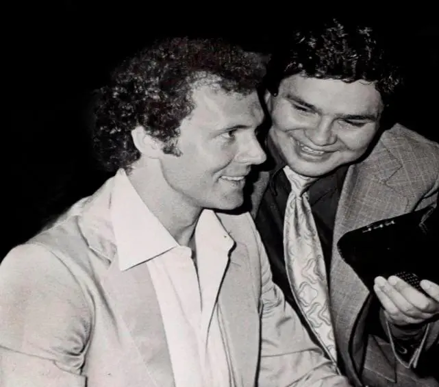 Guillermo Montoya entrevistando a Franz Beckenbauer. FOTO CORTESÍA