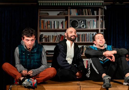 La obra Frágil tiene una duración de setenta minutos y cuenta con tres actores en escena. Foto: Cortesía Lina Castaño.