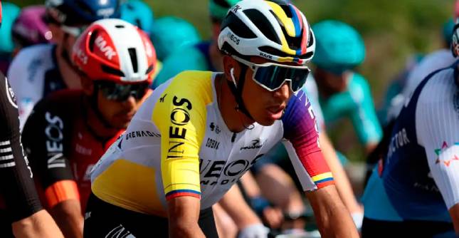 Egan Bernal sorprende con su nivel y ambición en el Giro de Italia. FOTO: AFP