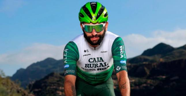 El ciclista colombiano Fernando Gaviria ya fue presentado con el nuevo uniforme del equipo Caja Rural. Foto: tomada del Instagram de @cajarural_rga