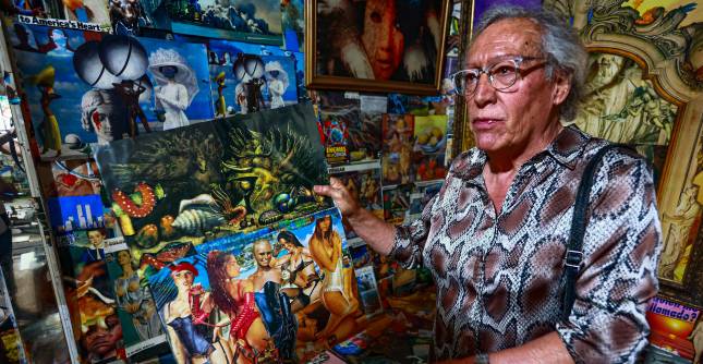 Abraxas Aguilar es artista y poeta. Fue candidato a la alcaldía de Medellín y a la presidencia de la república. Foto: Manuel Saldarriaga.