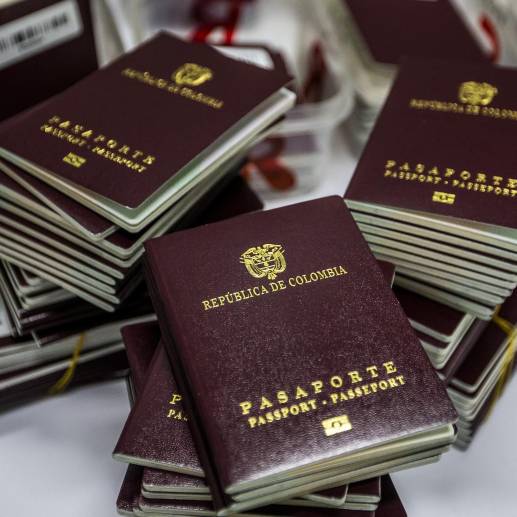 El pasaporte es el documento que garantiza la posibilidad de poder salir del país de manera legal. Foto: Julio César Herrera E.