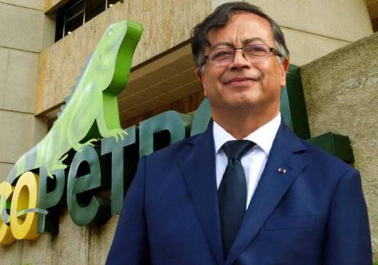 El presidente Gustavo Petro advirtió que, si el precio del petróleo cae a US$55 por barril, la rentabilidad de muchos pozos en Colombia quedaría en riesgo. FOTO: Colprensa y Presidencia.
