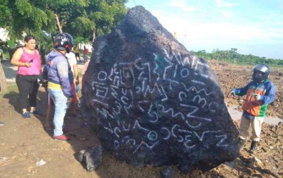 La roca fue pintada y todo hizo parte de una estrategia publicitaria. FOTO tomada de Twitter @german_ricaurte
