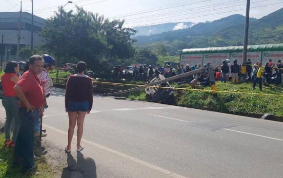 El accidente ocurrió en las horas de la tarde, al parecer por exceso de velocidad del conductor del vehículo siniestrado. FOTO CORTESÍA