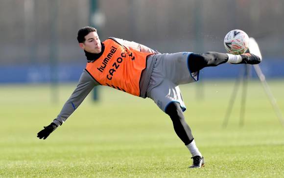 James Rodríguez hace parte de la lista de jugadores convocados por el técnico Carlo Ancelotti para el juego del martes por la Liga Premier, sería su tercer duelo en línea. FOTO TOMADA TWITTER @EVERTON