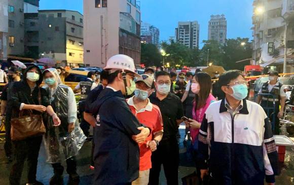 Incendio de edificio en Taiwán deja decenas de muertos