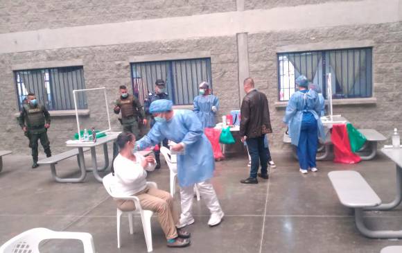 Mayores de 60 años fueron vacunados en la cárcel El Pedregal