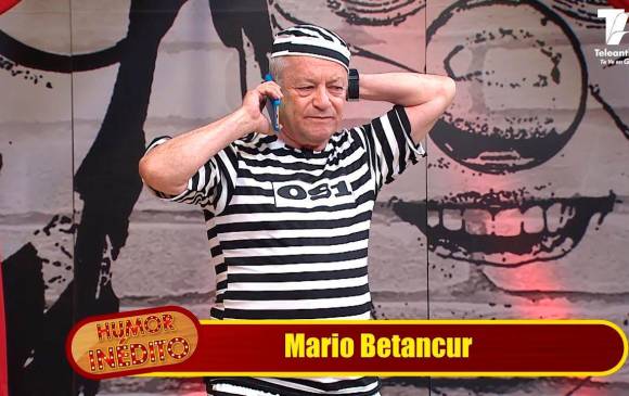 Imagen de Mario Betancur, con el personaje de El Preso, en un programa de Teleantioquia. FOTO Cortesía