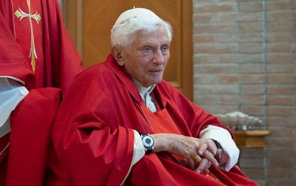 El Papa emérito Benedicto XVI pidió perdón por los abusos sexuales ocurridos dentro de la Iglesia, pero no reconoció que hubiera encubierto los cuatro casos por los que se le señala. FOTO Vaticano