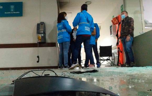 La sede de la UPDH en el bosque fue objeto de cuatro ataques continuos con saqueo de sus equipos, lo que obligó a su traslado a la Plaza de la Libertad, en La Alpujarra. FOTO CORTESÍA.
