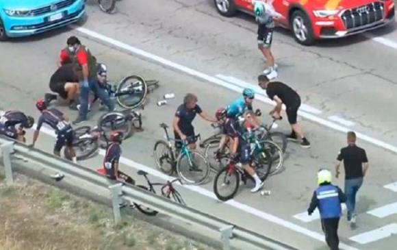 Egan Bernal (Ineos), vigente campeón del Giro de Italia, se cayó en la primera etapa de la española Vuelta a Burgos.