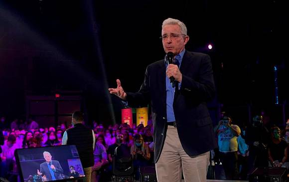El expresidente Álvaro Uribe Vélez fue abucheado durante su recorrido de campaña para las legislativas. FOTO: COLPRENSA