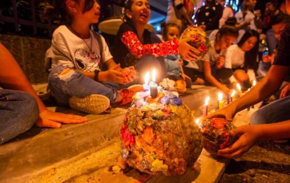 Los colombianos celebran este martes, 7 de diciembre, el Día de las Velitas. FOTO: Carlos Velásquez