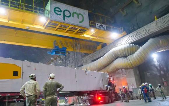 Entre las dos grúas tienen la capacidad de cargar 600 toneladas. Foto: Cortesía EPM