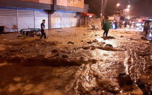 Varios sectores de la ciudad fueron afectados por las fuertes lluvias de este martes en la noche. FOTO Cortesía