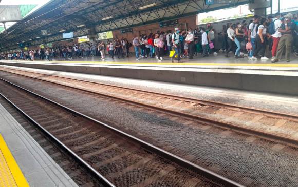 La suspensión de operaciones en tramos de la línea A fue por causa de un incidente en la vía, según el Metro. FOTO Cortesía